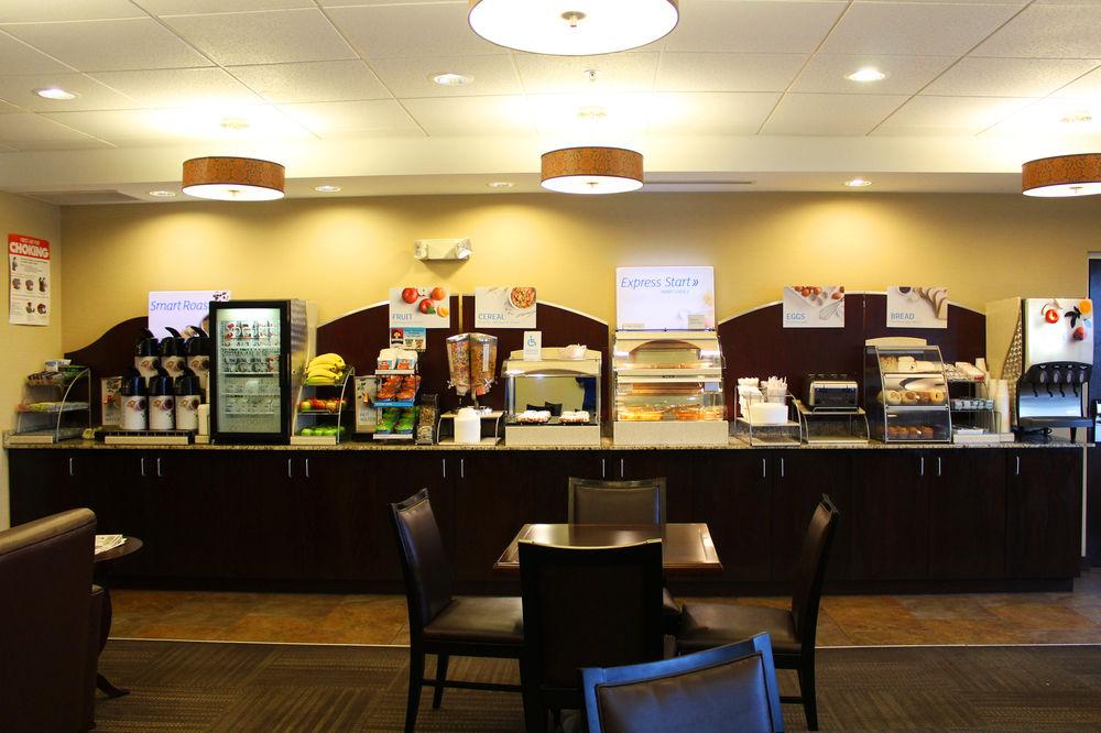 Holiday Inn Express & Suites Malone By Ihg Exterior photo