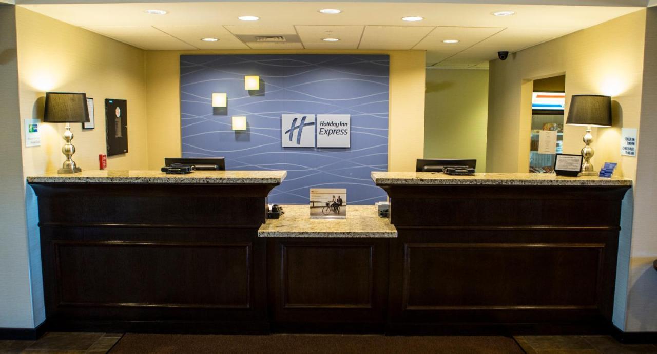 Holiday Inn Express & Suites Malone By Ihg Exterior photo